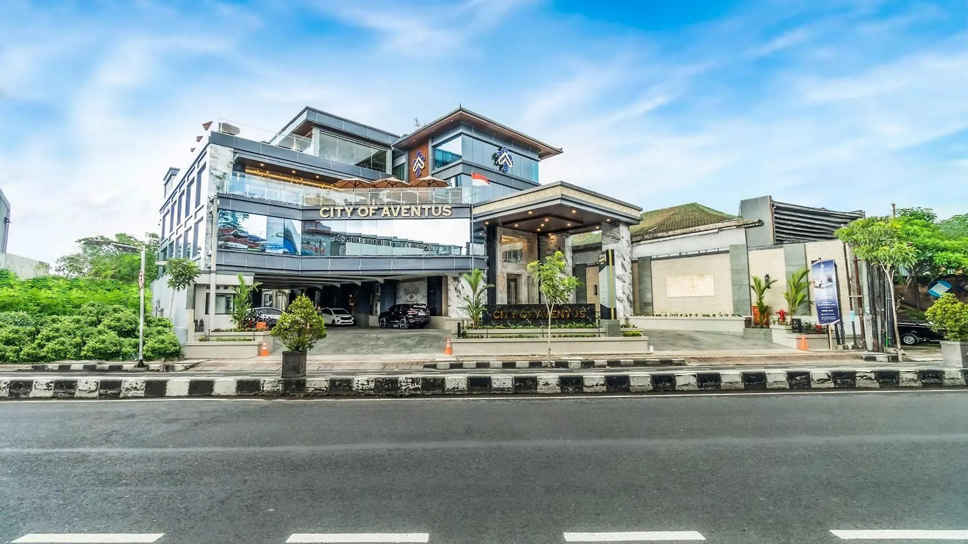 City Of Aventus Hotel - Denpasar 4*,